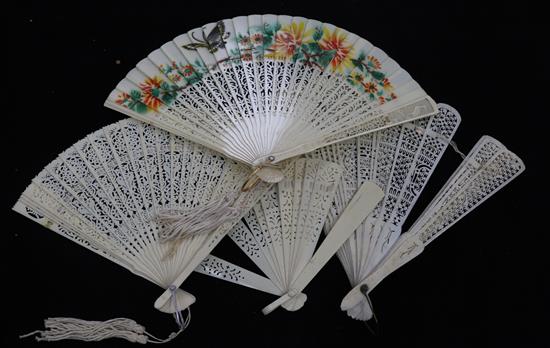 Four assorted fans and box of feathers